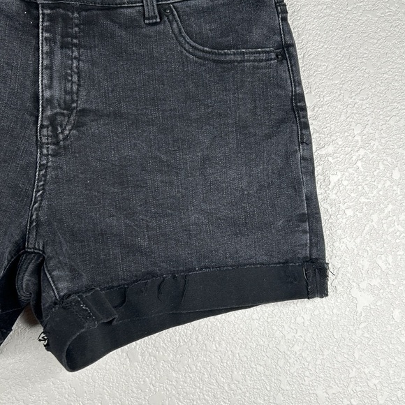 Time and Tru Black Mid Rise Washed Denim Jean Shorts Size 10 - Picture 3 of 5